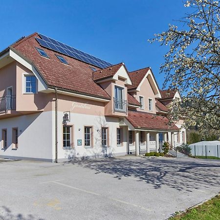 Hostel Delalut Ravne na Koroskem المظهر الخارجي الصورة