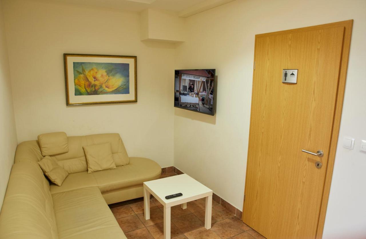 Hostel Delalut Ravne na Koroskem المظهر الخارجي الصورة